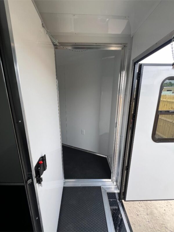 hybrid enclosed trailer 8.5x30ta