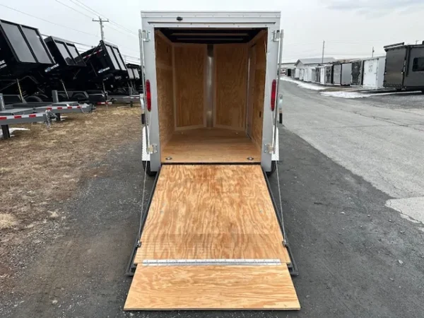 homesteader 5 x 8 enclosed v nose cargo trailer ramp door
