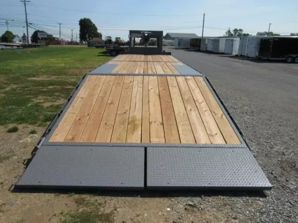 bwise 8 x 30 gooseneck equipment trailer – hydraulic tail