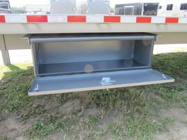 bwise 8 x 30 gooseneck equipment trailer – hydraulic tail