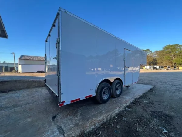 white gooseneck trailer