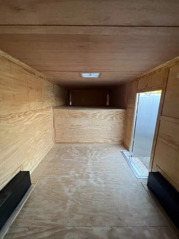white gooseneck trailer